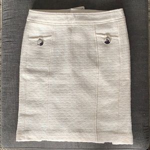 A ivory pencil skirt